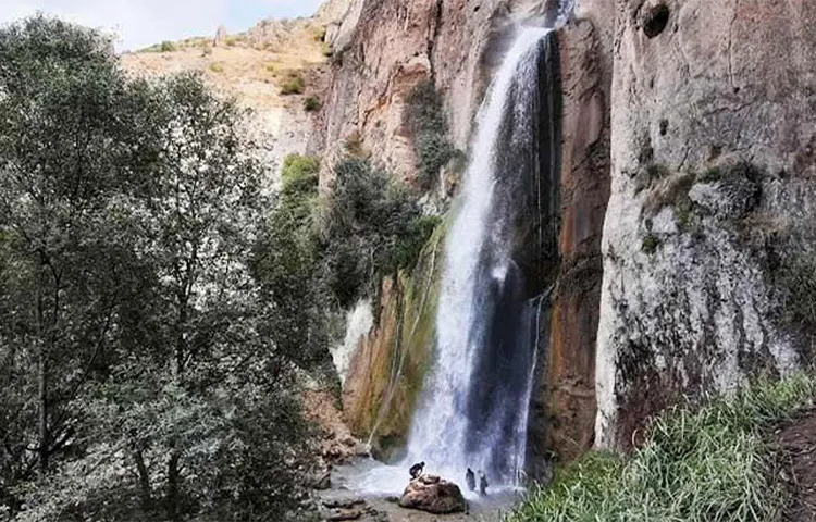 آبشار شاهاندشت