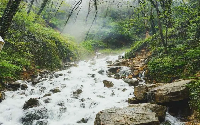 آبشار آب پری؛ جواهری پنهان در دل طبیعت رویان